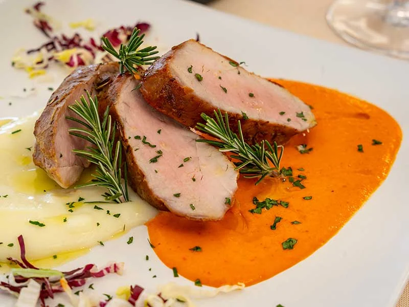 Piatto di carne con salse alla Terra dei Sogni