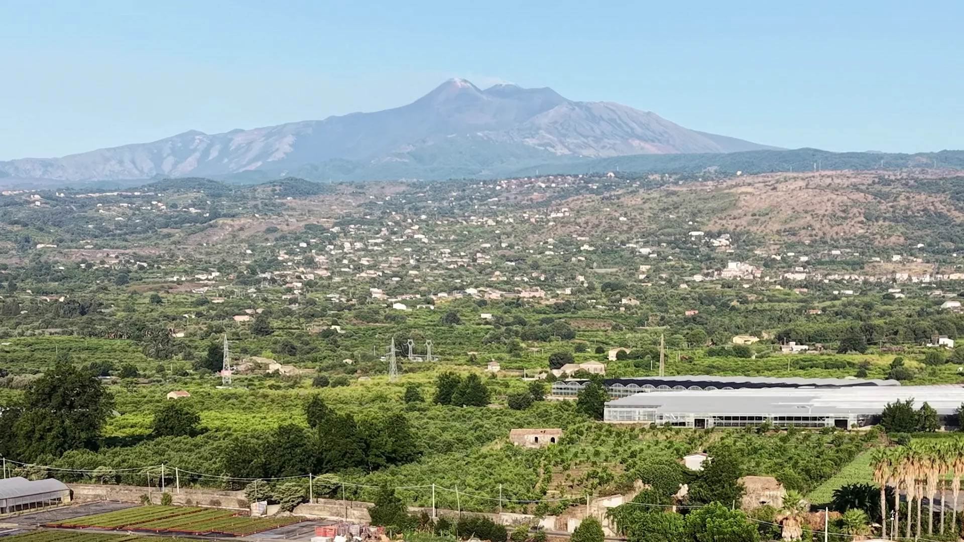 Der Ätna hinter der Landschaft von Tenuta Ciuri